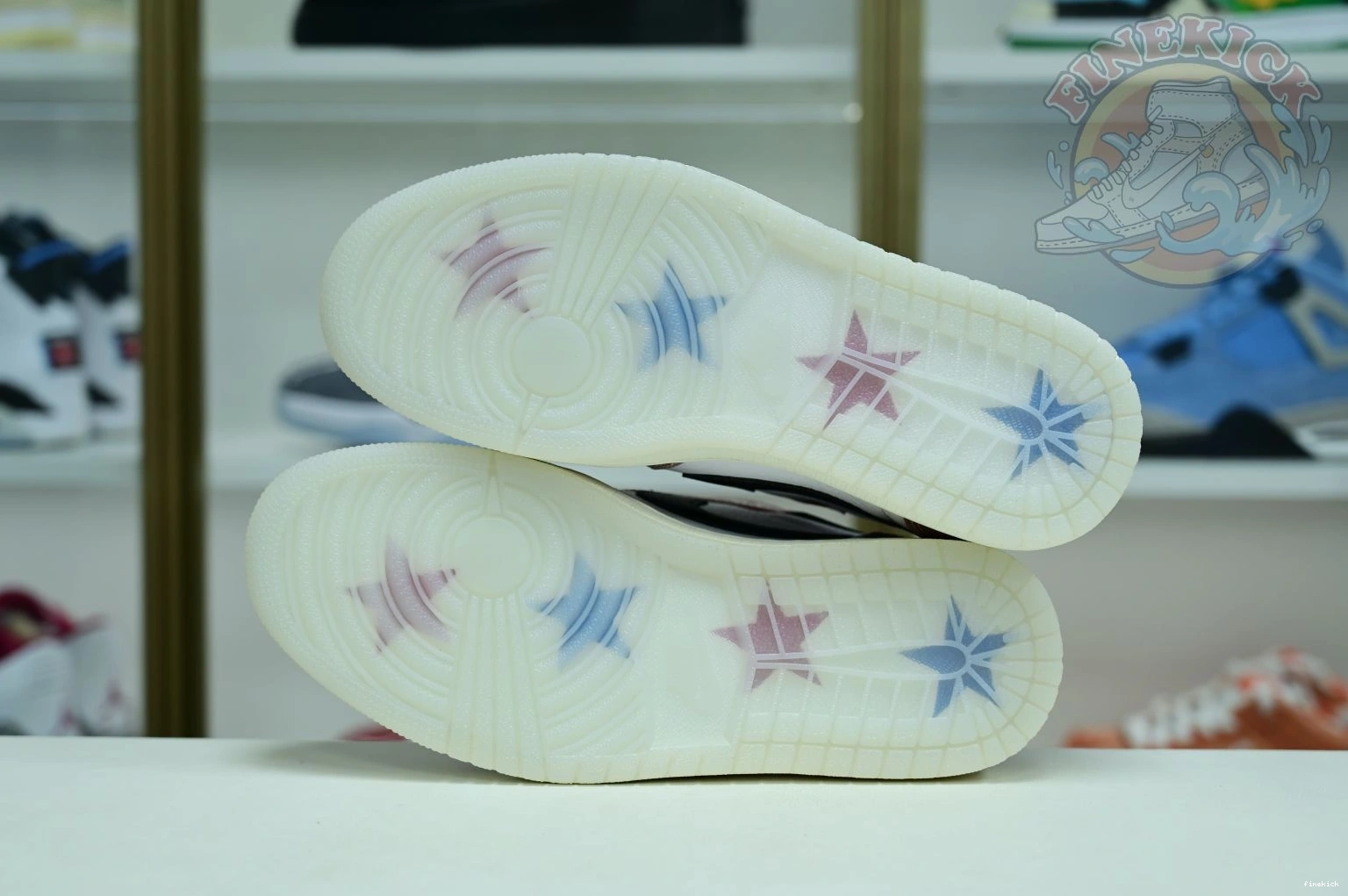 Jordan1 Room Jordan OG Trophy Low x Air 0129